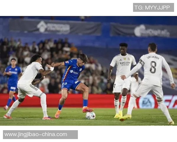 意甲激战曼联大胜波尔图五球逆转全场激情四溢