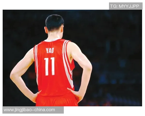 姚明巅峰身板展现篮球巨星风采与力量之美的传奇故事