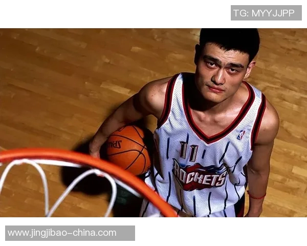 老外首次见到姚明的震撼瞬间与篮球传奇的跨文化交流